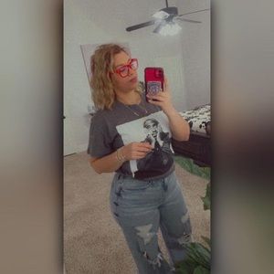 Meet your Posher, Mireya